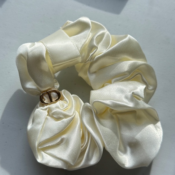 Christian Dior Cosmetics Beauty Gift Set Bundle Mirror Pouch Key Chain Scrunchie - Picture 5 of 9